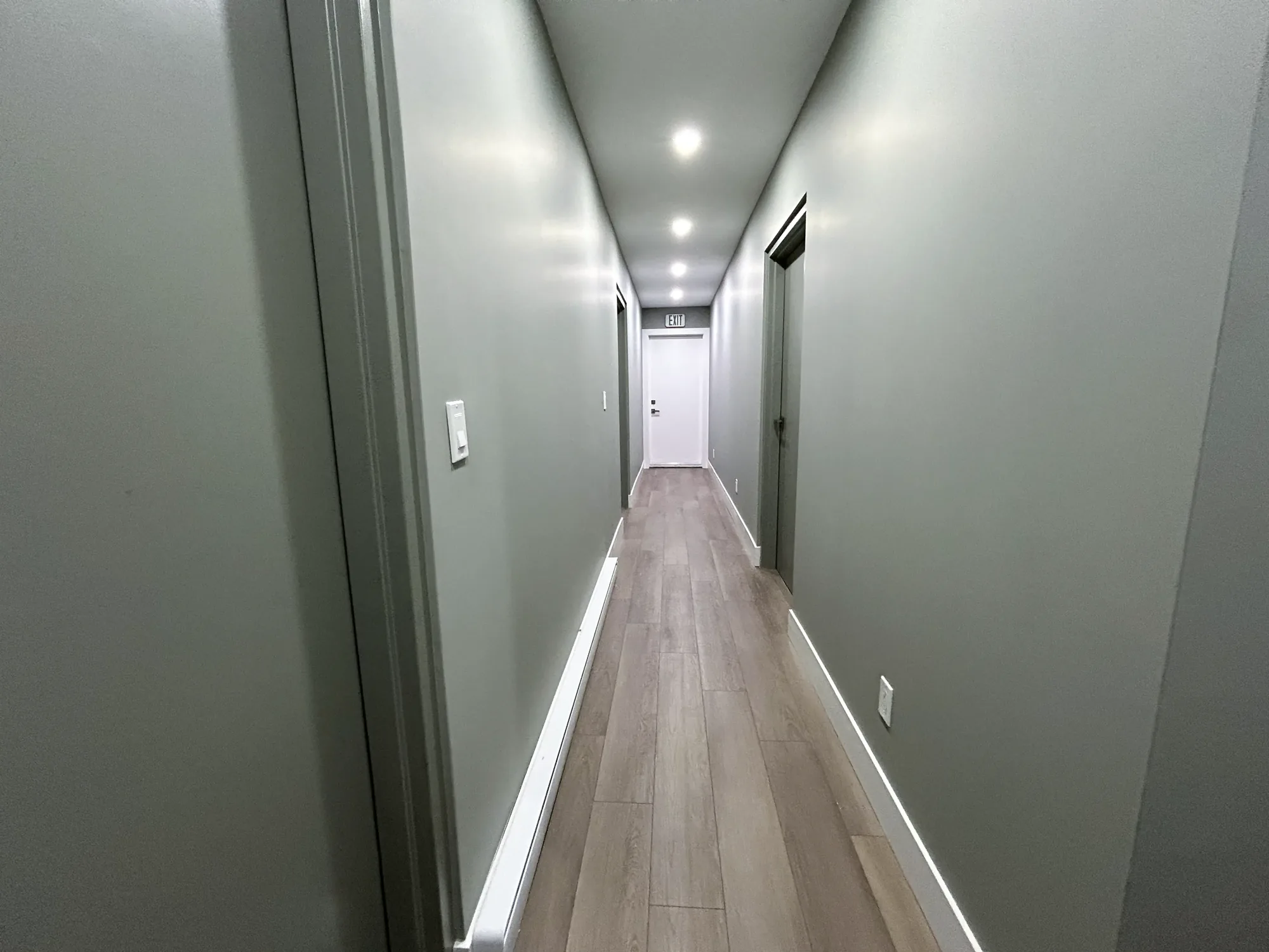 1485 Erie St Apartments, Hallway Appartments